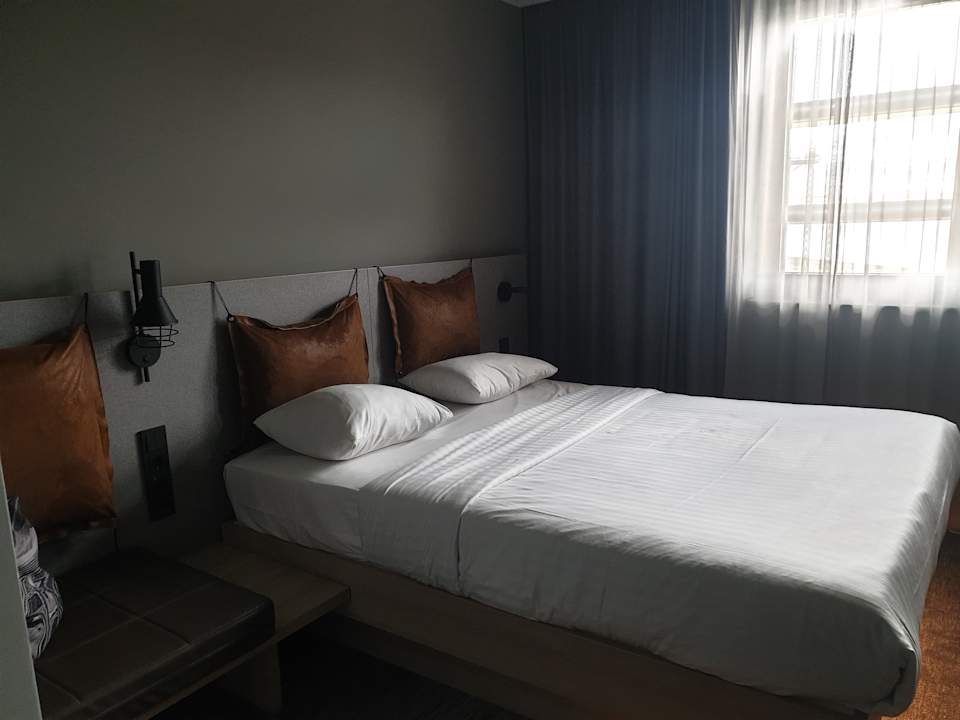 Zimmer Moxy am Flughafen Köln-Bonn