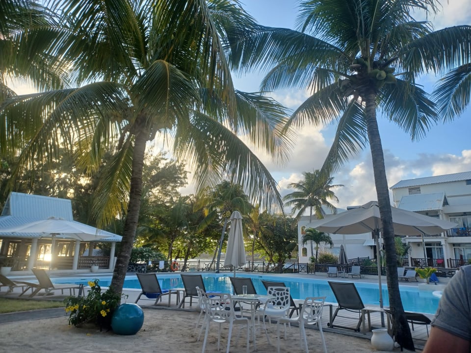 Pool Le Peninsula Bay Beach Resort & Spa