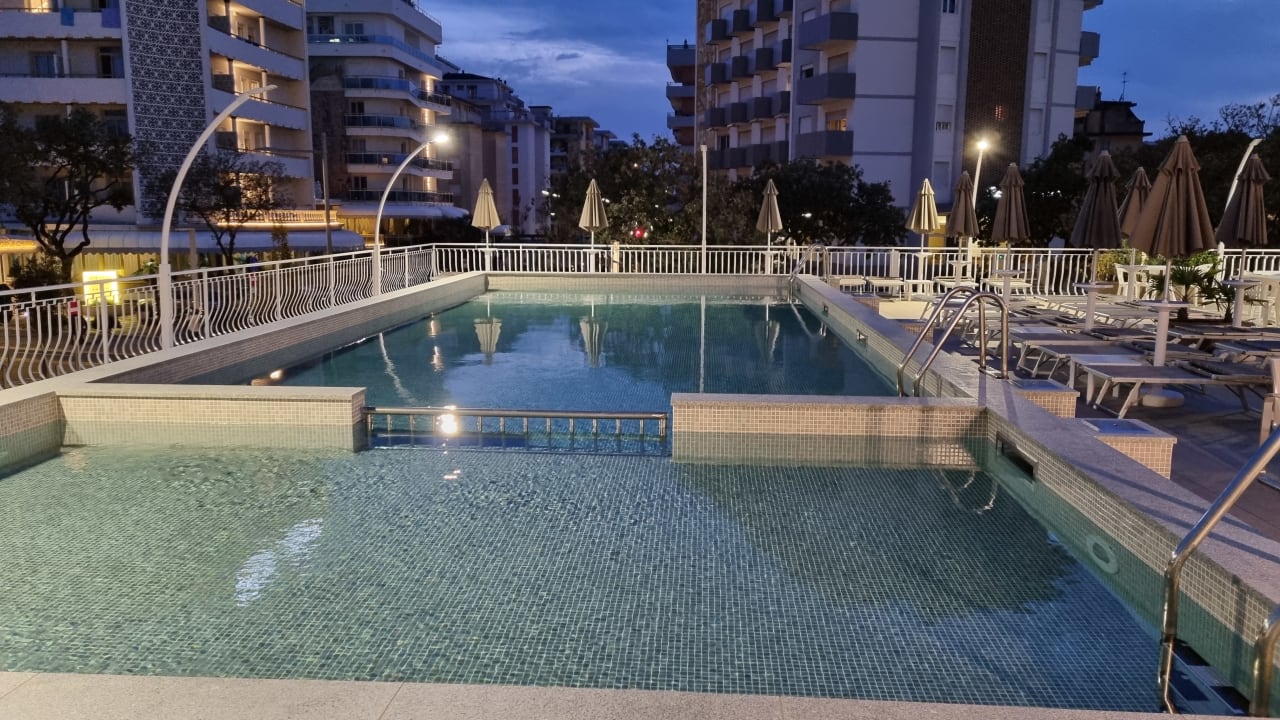 Pool Hotel Nember & Garden