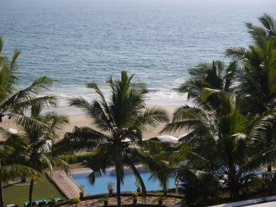 Blick von Zimmerterrasse auf Pool Bethsaida Hermitage