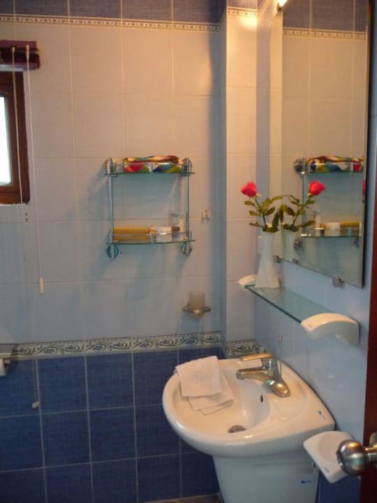 Waschplatz im Badezimmer The Artisan Lakeview Hotel