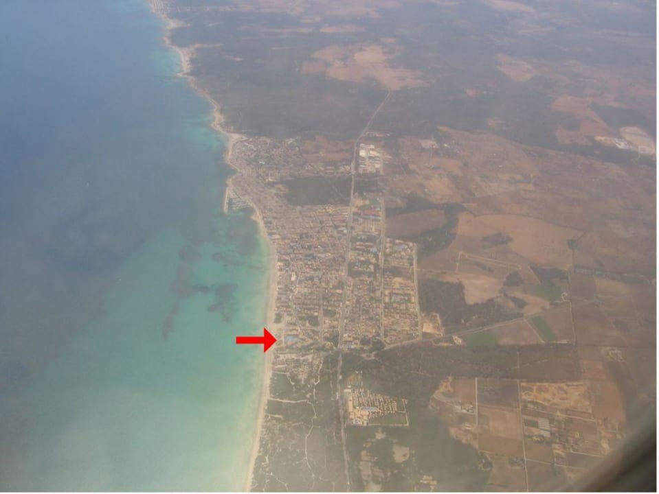 Hotel und Ort vom Flugzeug aus Eix Platja Daurada Hotel & SPA