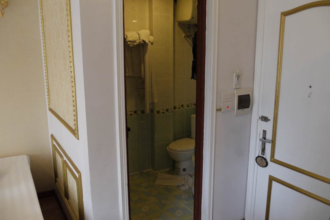 Bathroom in "suite" 602 Hotel Thaison Palace