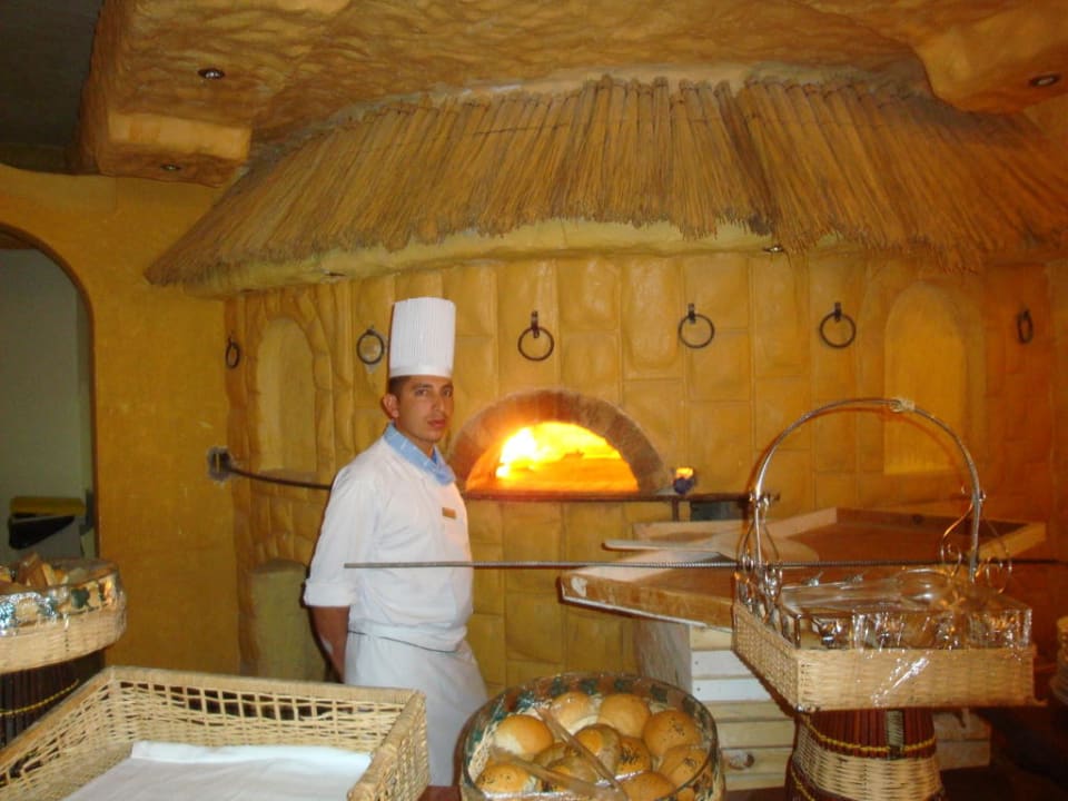 Brötchenbäcker Pickalbatros Alf Leila Wa Leila Resort - Neverland Hurghada