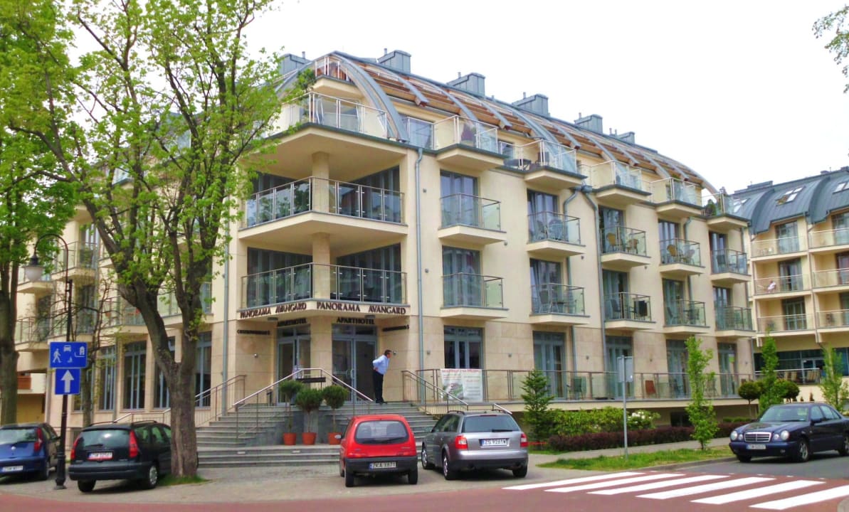 Hotelansicht mit Eingangsbereich Aparthotel Park Avangard