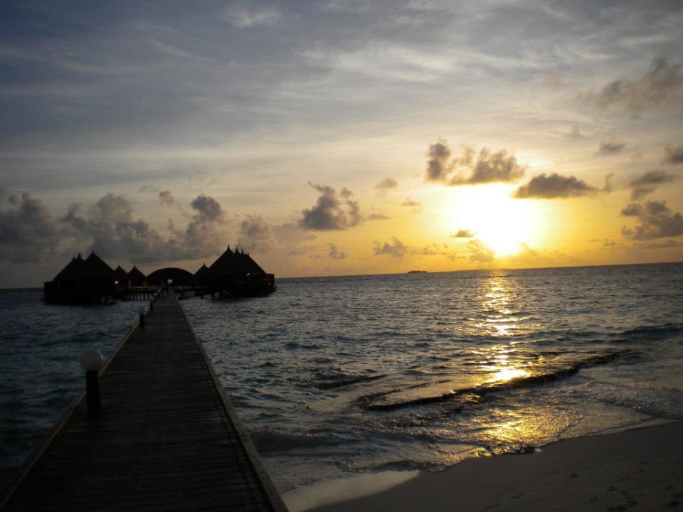 Toll! Angaga Island Resort