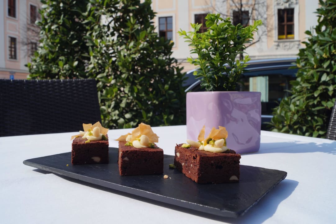 Sommerterrasse von April bis September Relais & Châteaux Hotel Bülow Palais