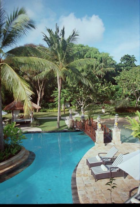 Blick auf dem Zimmer auf eine der vielen Lagunen. The Laguna A Luxury Collection Resort & Spa