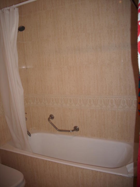 Badewanne und Dusche allsun App.-Hotel Orient Beach