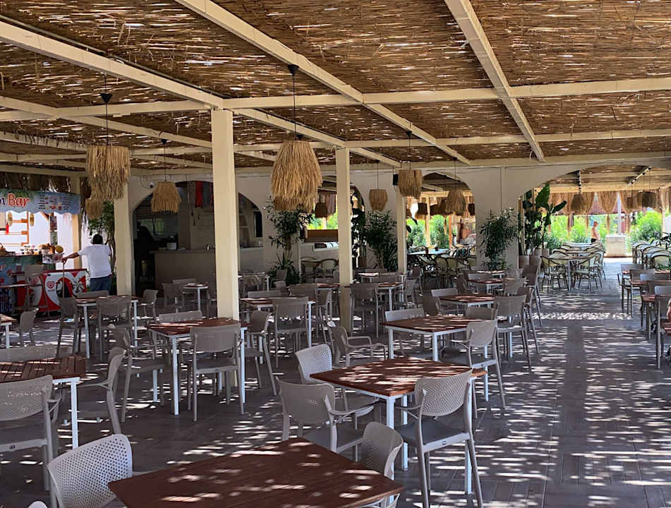 Strand Castival Hotel