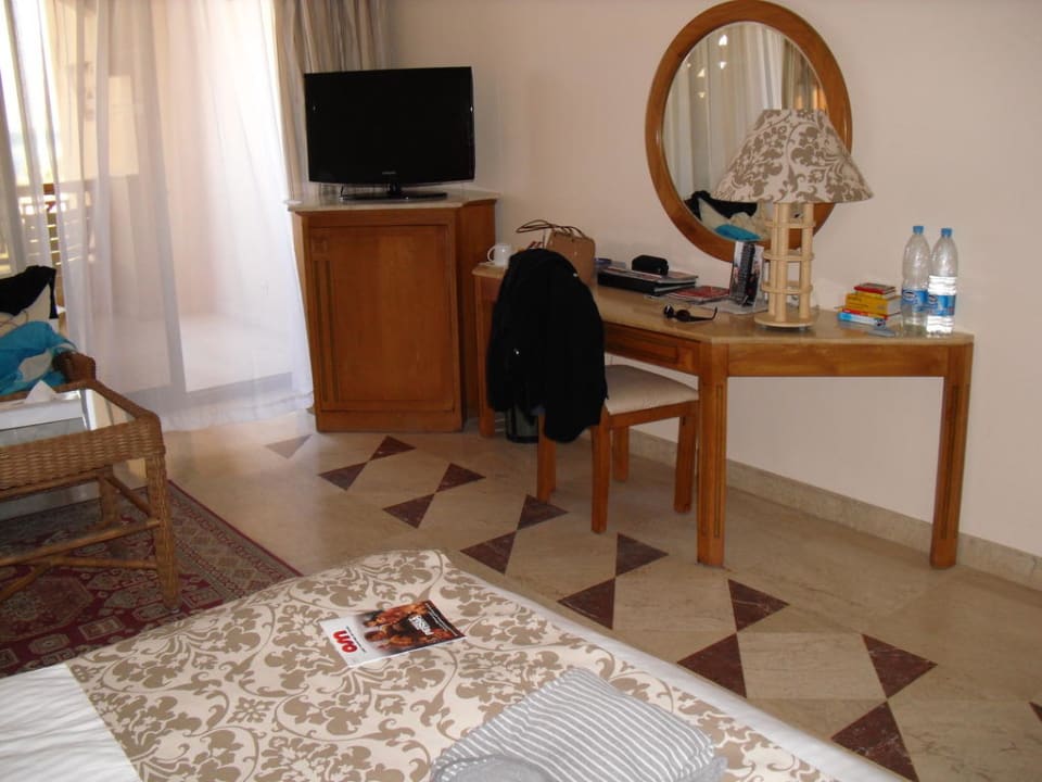 Geräumiges Zimmer mit TV Continental Hotel Hurghada