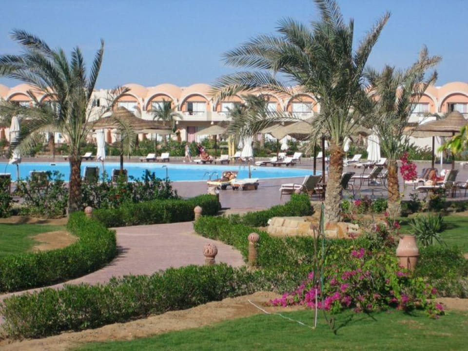 Pool und Gartenlandschaft Three Corners Sea Beach Resort