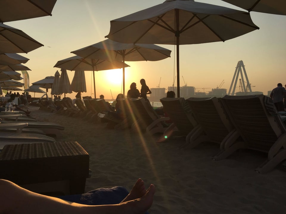 Sonnenuntergang über dem Eye of Dubai Hilton Dubai Jumeirah