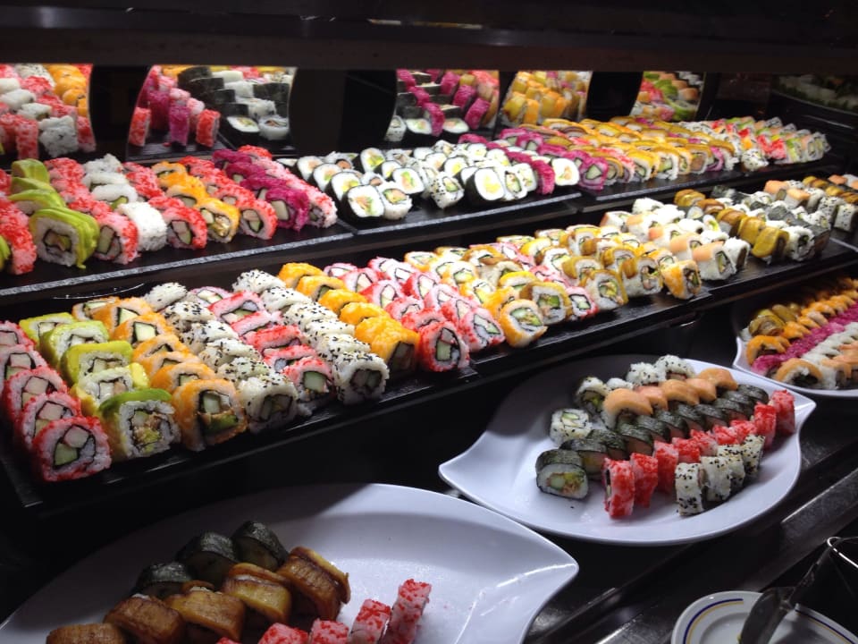 Sushi am Abend Iberostar Waves Costa Dorada