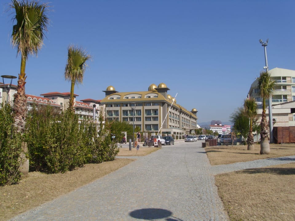 Hotel von der Stranpromenade aus Aydinbey Kings Palace & Spa