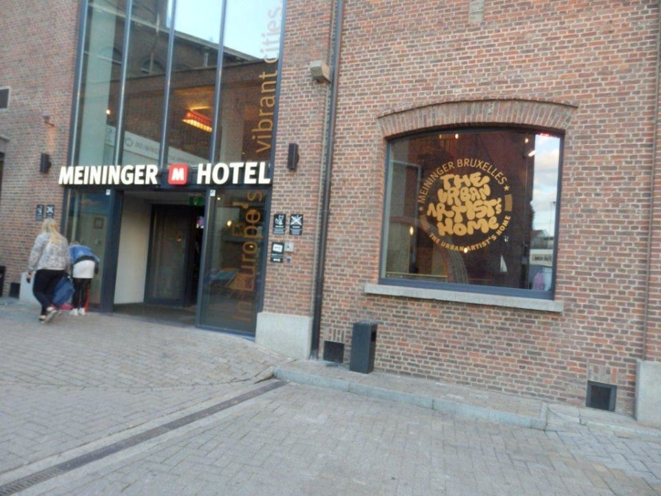 Entrance MEININGER Hotel Bruxelles City Center
