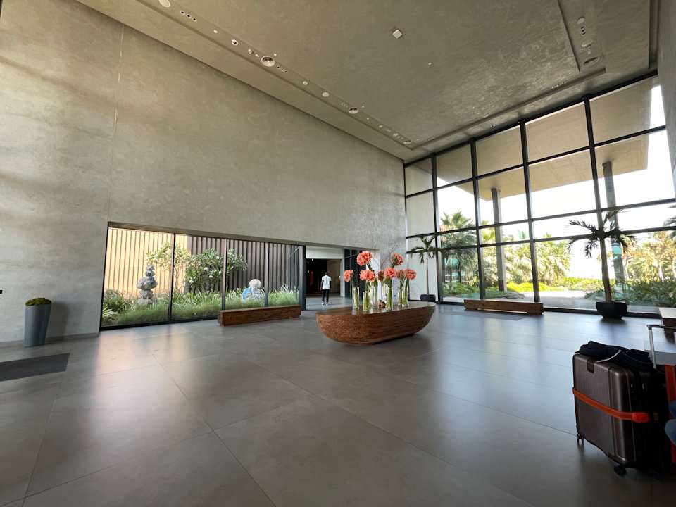 Lobby Mövenpick Resort Al Marjan Island