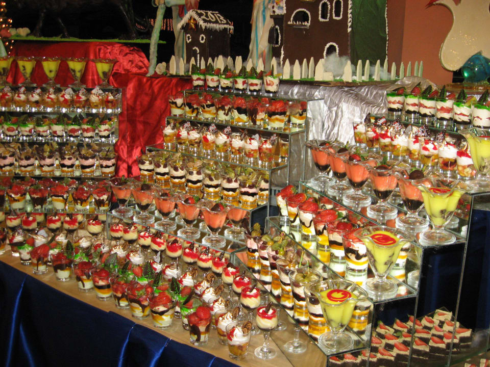 Ein ganz kleiner Teil vom Buffet Sea Beach Aqua Park Resort Managed by Blue Resorts