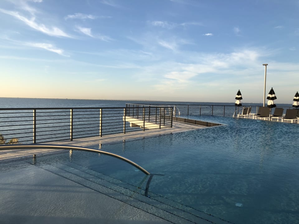 Pool The CURRENT Hotel, Autograph Collection