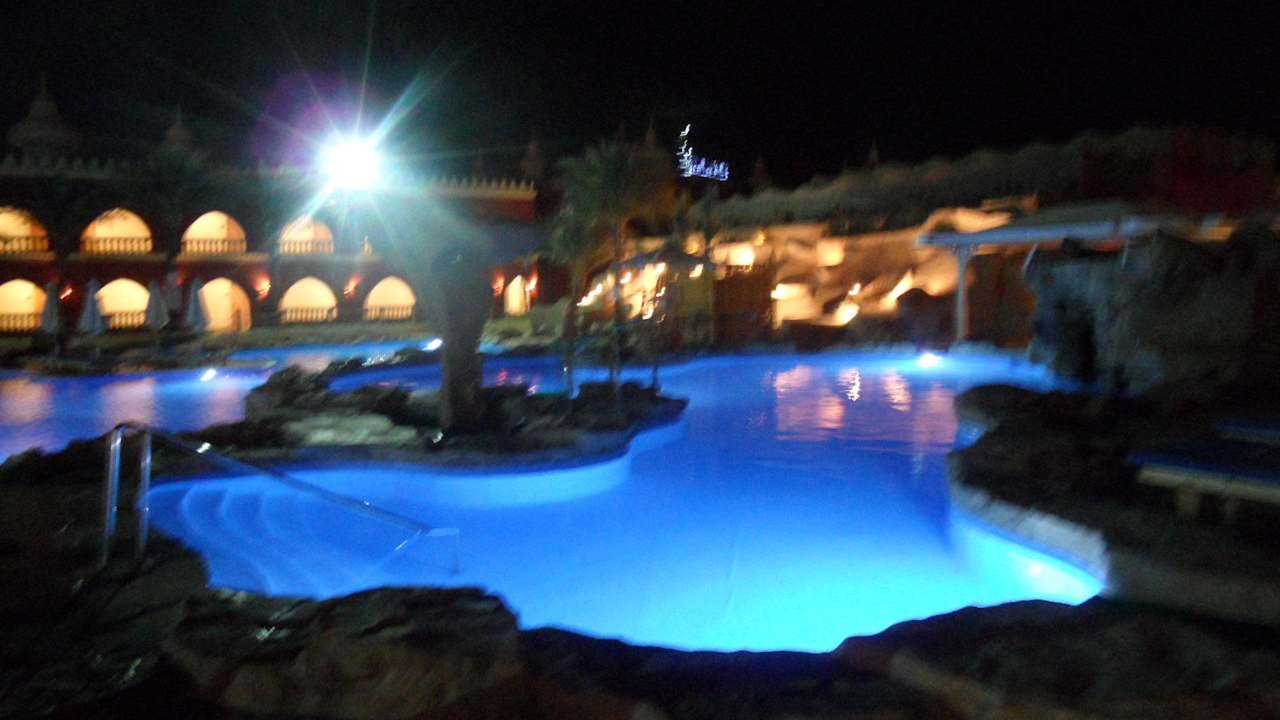 Activpool bei Nacht Pickalbatros Alf Leila Wa Leila Resort - Neverland Hurghada