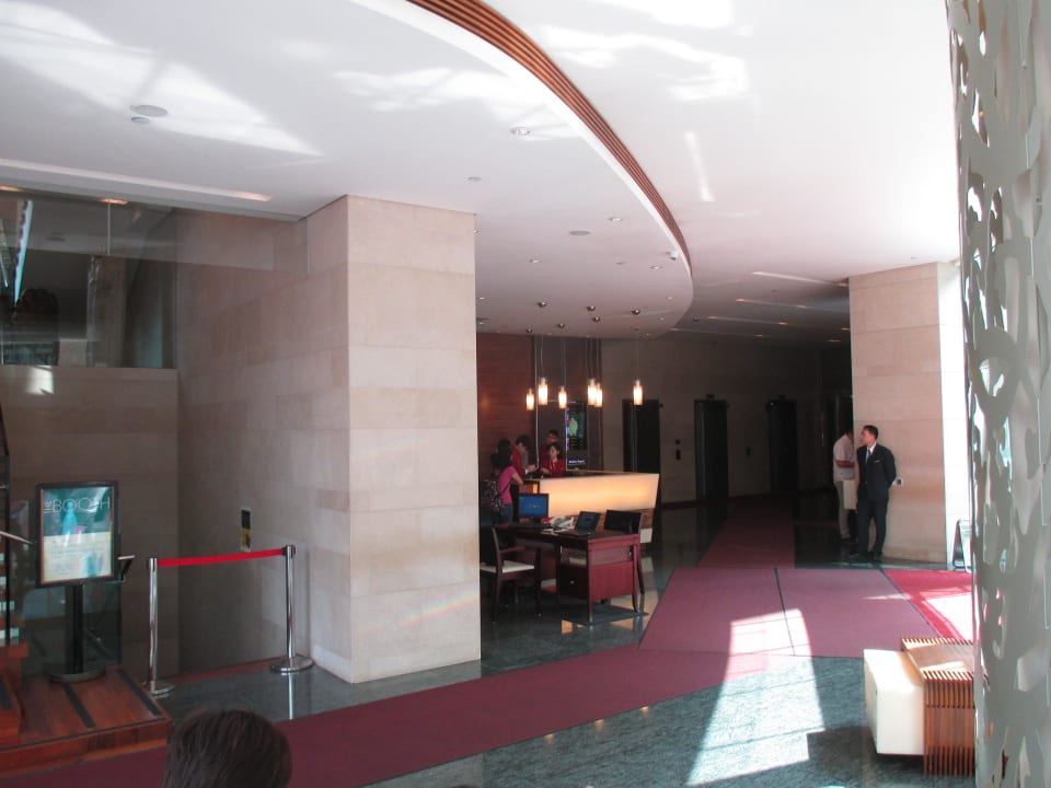 Teilansicht Rezeption L'Hotel Causeway Bay Harbour View