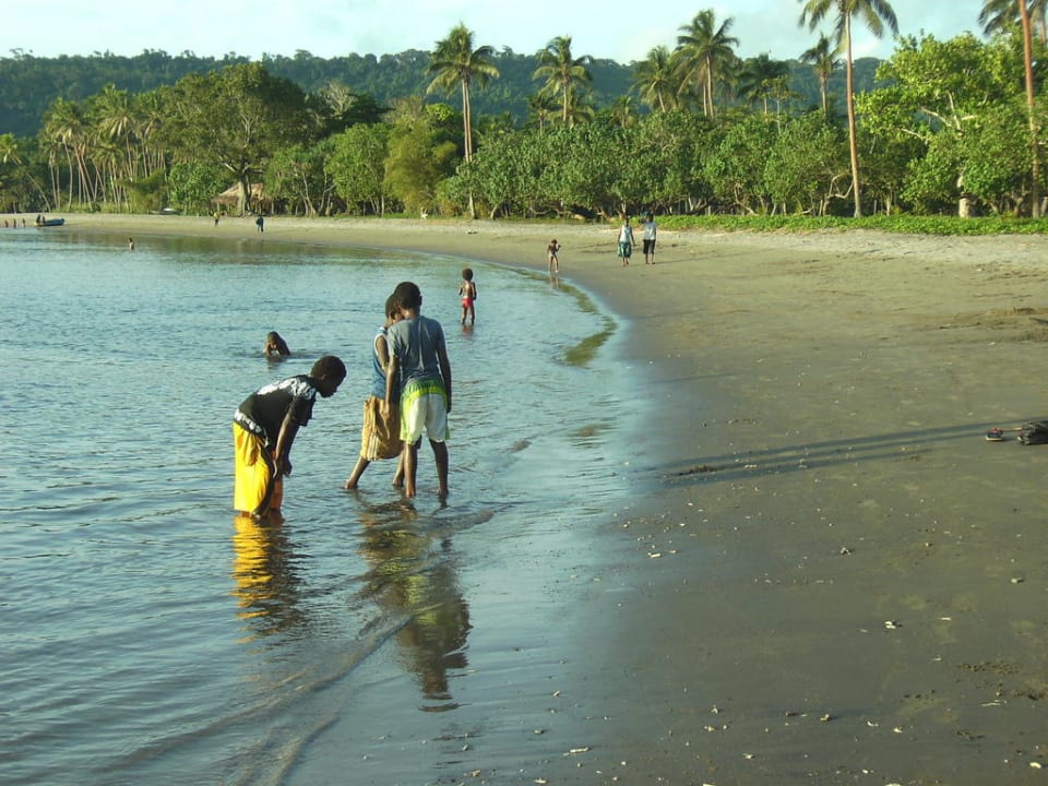 Resortstrand in der Mele Bay Hotel Hideaway Island Resort