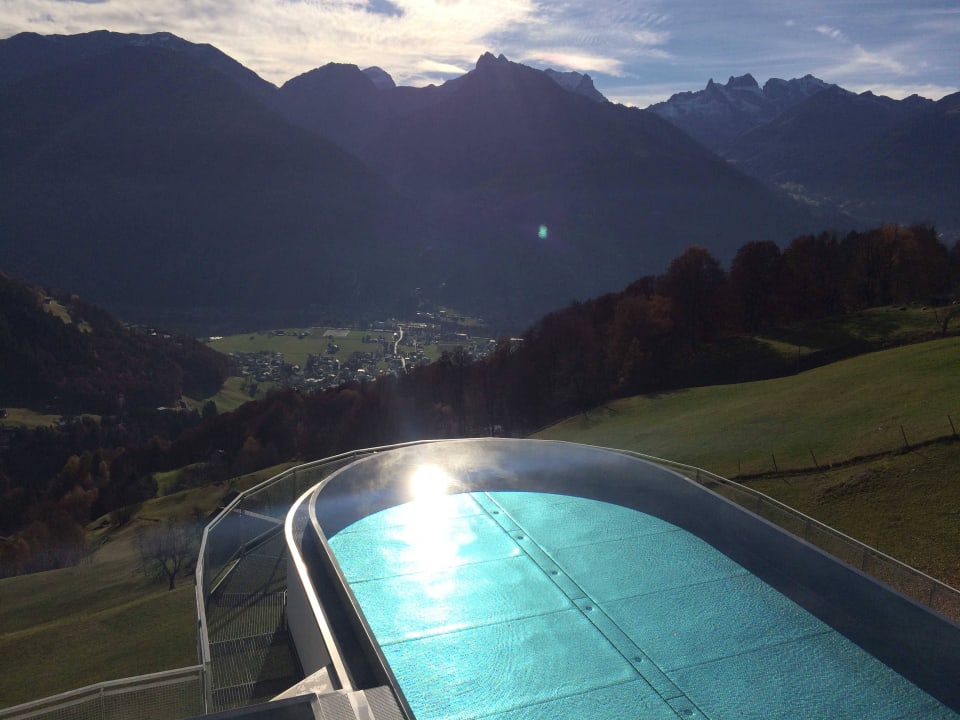 Toller 30° C warmer Infinity-Außenpool Hotel Fernblick Montafon