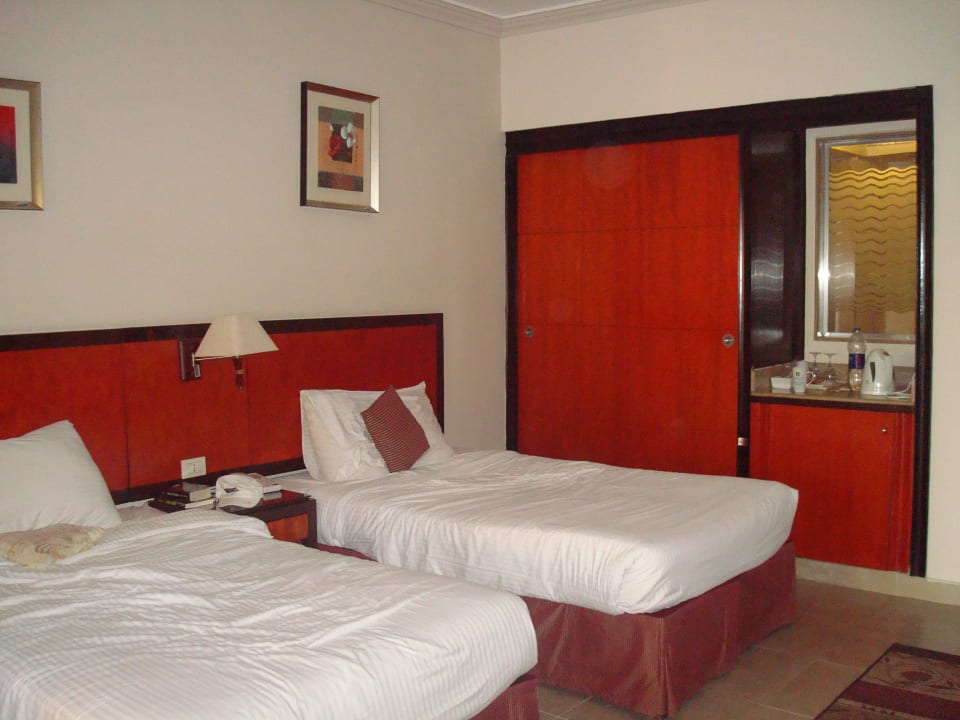 Widok pokoju Rehana Royal Beach Resort Aqua Park & Spa