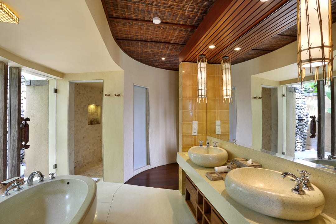 Bathroom WakaGangga Resort