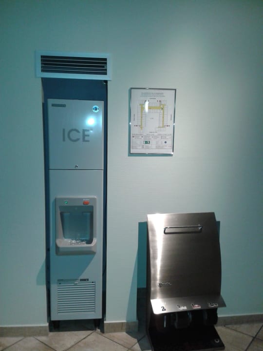 Eiswürfelbehälter im Flur Dorint Hotel Bonn