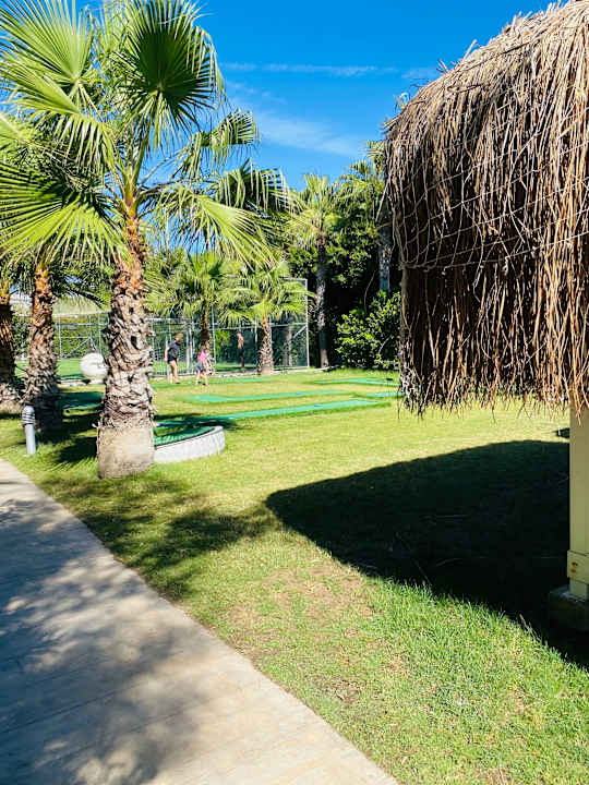 Strand Saturn Palace Resort Hotel