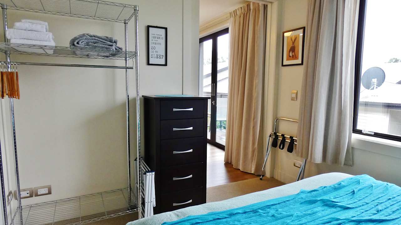 Schlafzimmer Balkonapartment Shetland Court Apartments