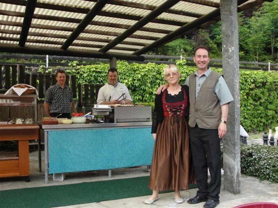 Das Waldeckteam beim Grillabend Hotel Waldeck