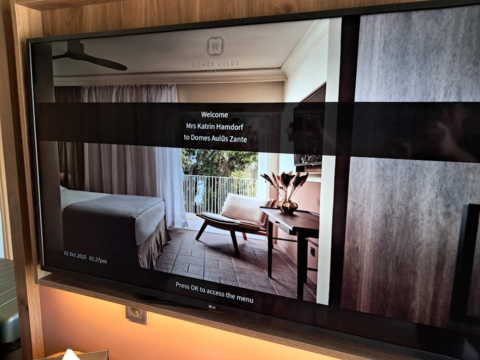 Zimmer Domes Aulūs Zante, Autograph Collection