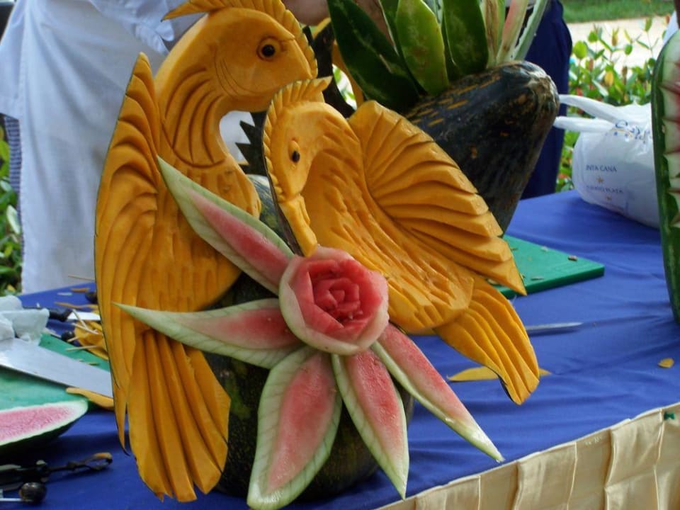 eine der Dekofiguren aus Früchten Iberostar Selection Hacienda Dominicus