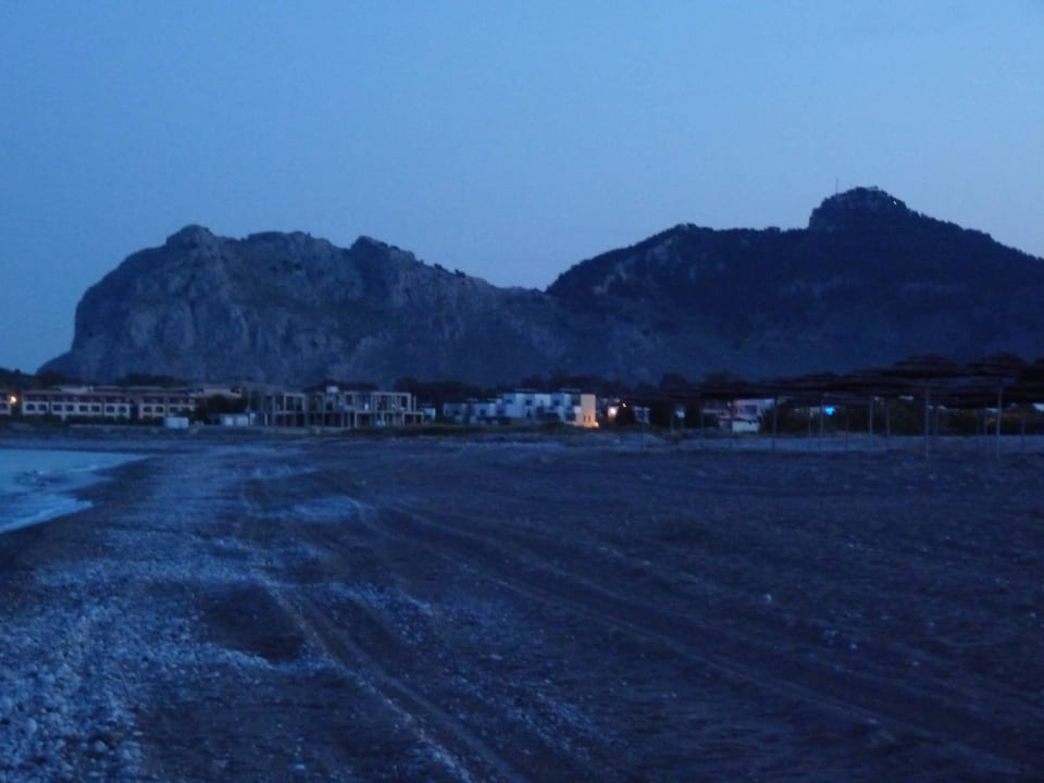 Plage soir Asterias Beach Resort