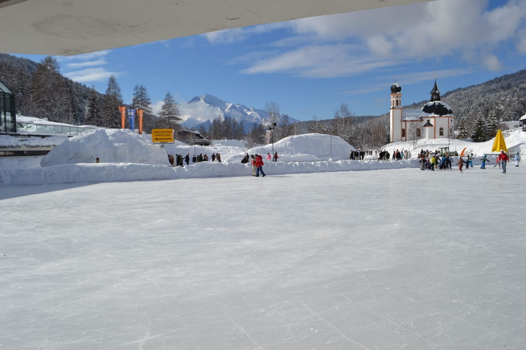Eisfeld beim Sportzentrum Hotel Residenz Hochland