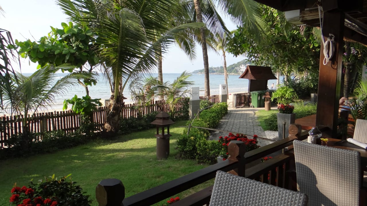Blick zum Meer vom Sea-Restaurant Sunprime Kamala Beach