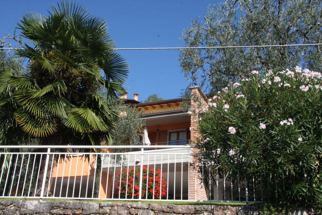 Blick von der Strasse Agriturismo Uliveta