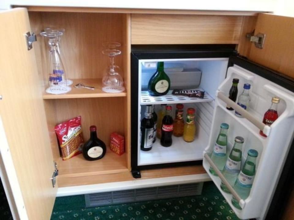 Minibar im Einzelzimmer 323 Hotel Arvena Reichsstadt