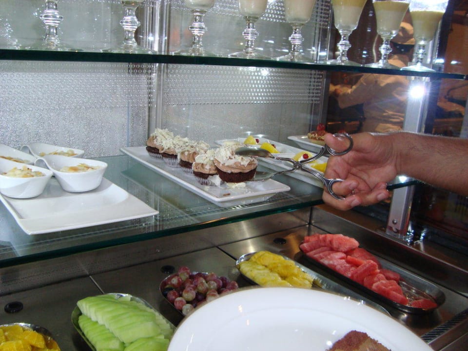 Dessertauswahl Hotel Danat Jebel Dhanna Resort