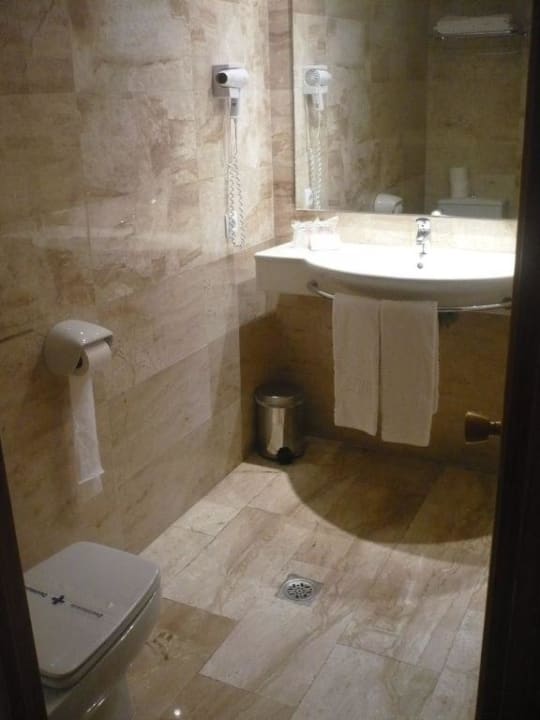 Badezimmer im 4. Stock Grupotel Montecarlo