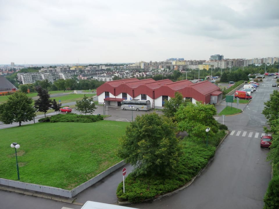 Ausblick vom Zimmer zur Garage Hotel Globus