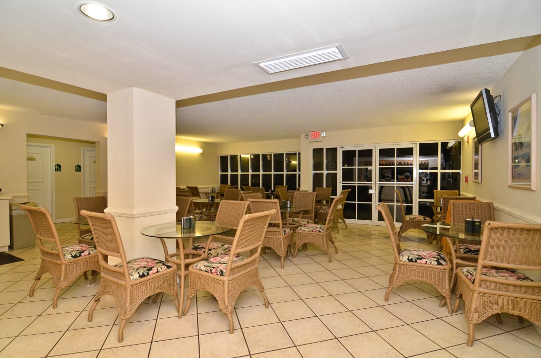 Breakfast area Best Western Gateway to the Keys