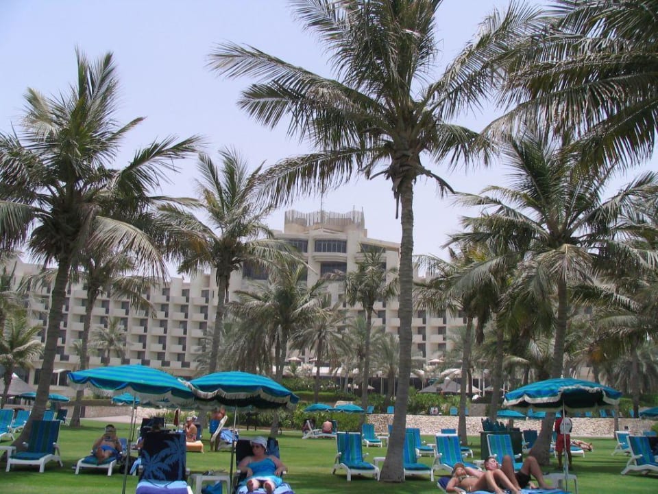 Hotel vom Strand aus gesehen JA Beach Hotel