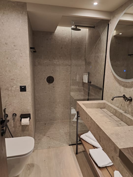 Zimmer MonAsty, Thessaloniki, Autograph Collection