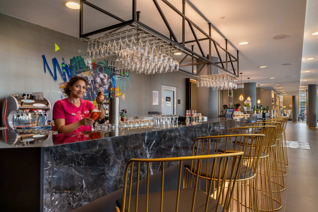 Gastro Holiday Inn - the niu, Ridge Halle Central Station