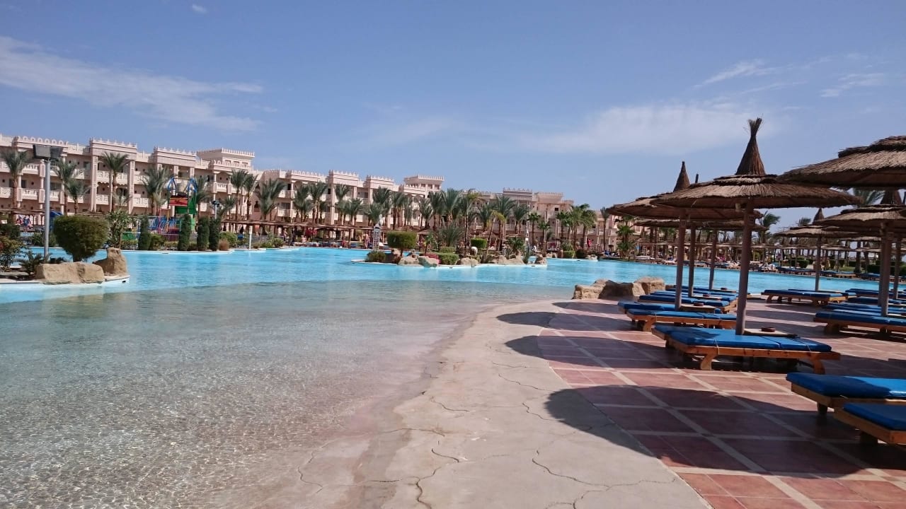 Flach abfallend Pickalbatros Palace Resort