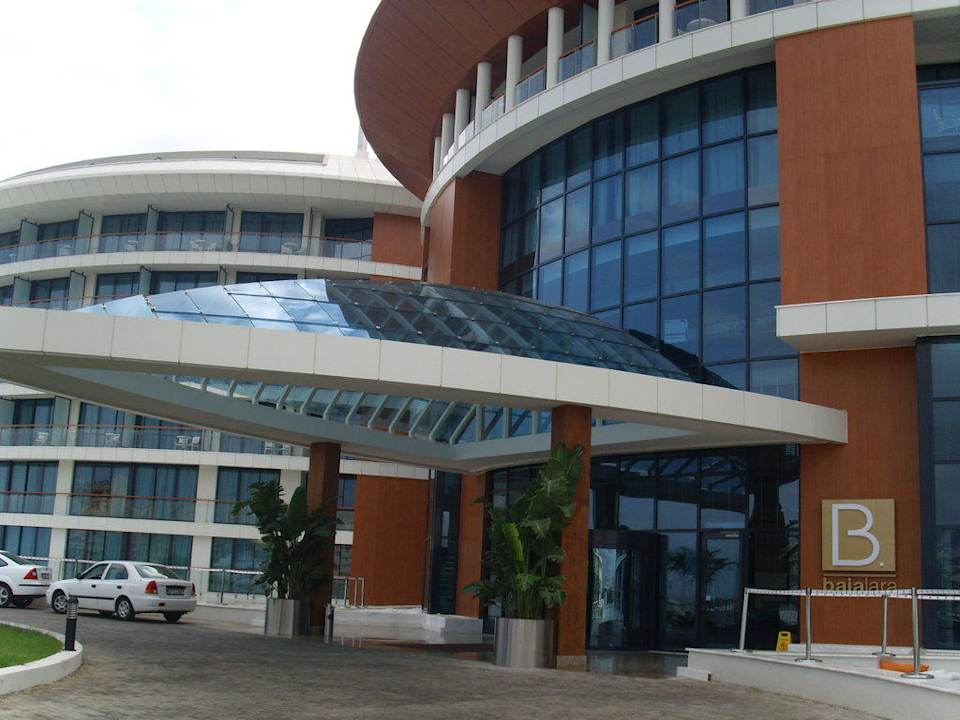 Eingang Baia Lara Hotel Baia Lara