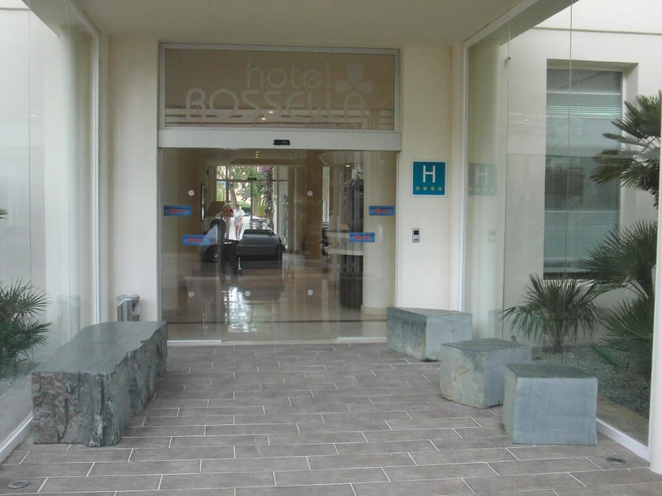 Eingangsbereich Hotel Rosella by Intelier